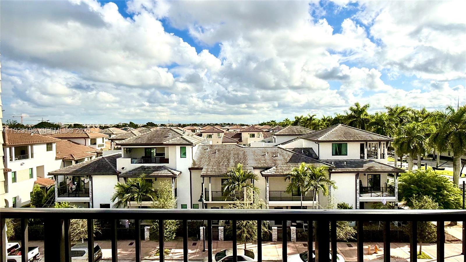 DOWNTOWN DORAL SOUTH PHAS - Residential
