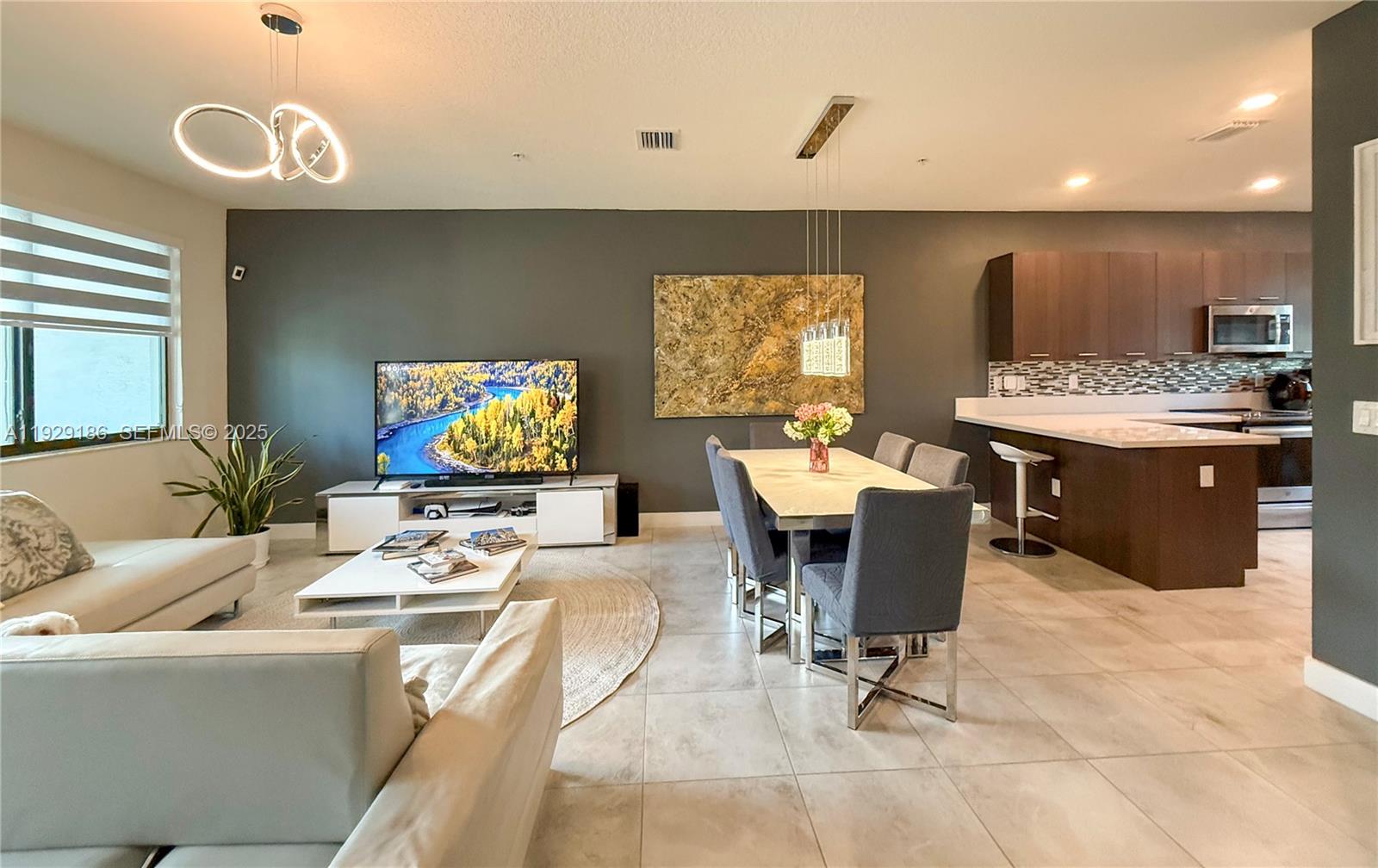 DOWNTOWN DORAL SOUTH PHAS - Residential