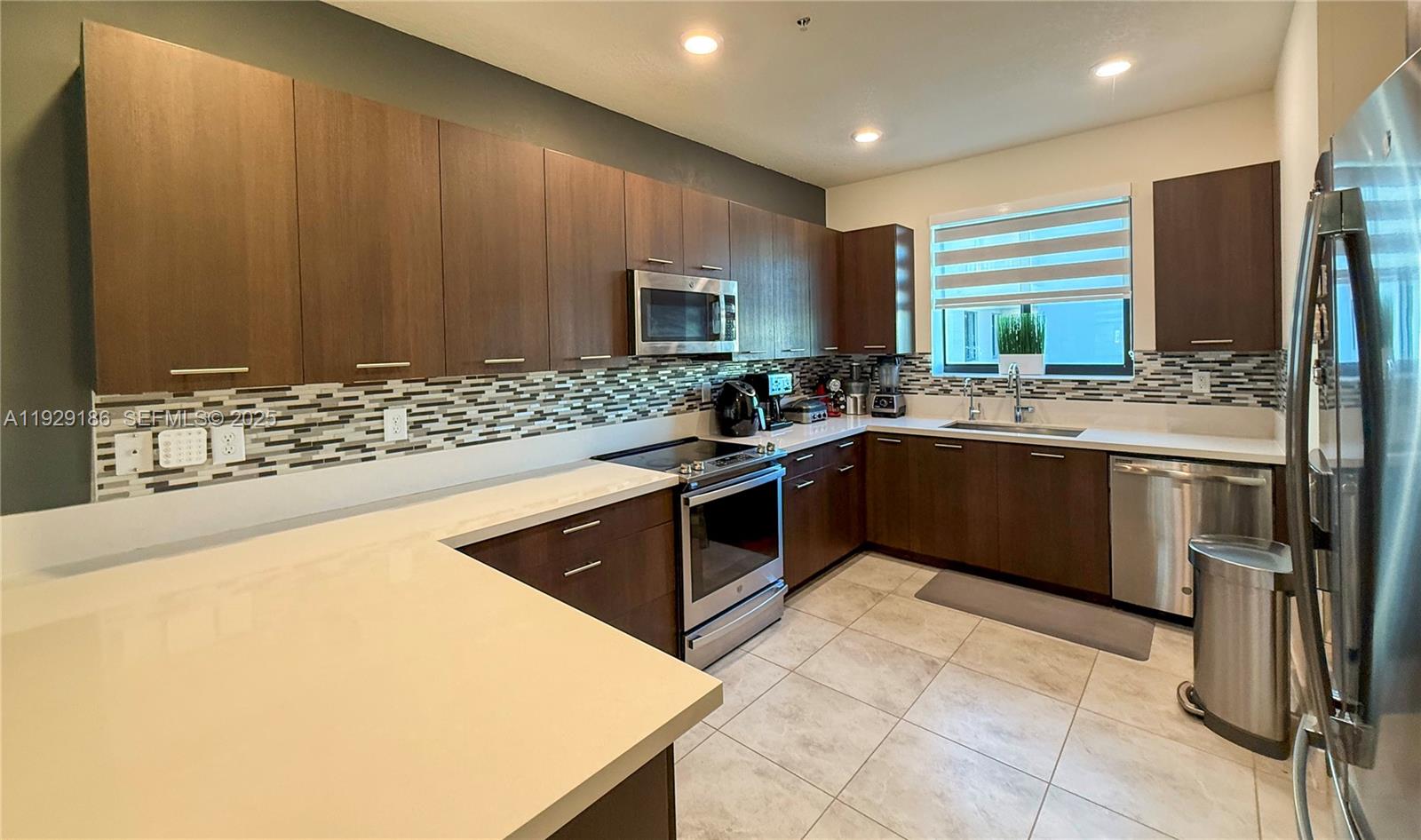 DOWNTOWN DORAL SOUTH PHAS - Residential