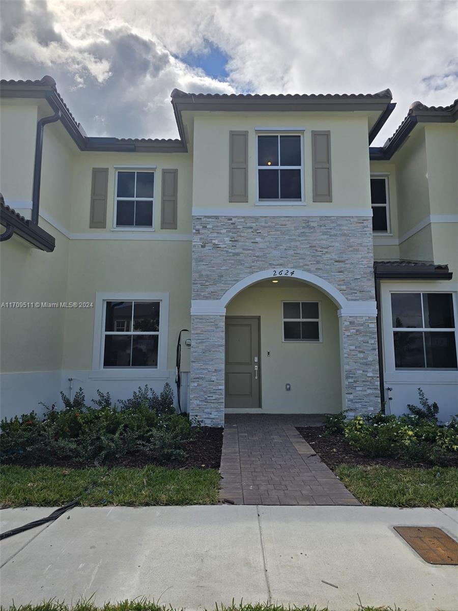 Property for Sale at 2624 Se 28 Drive, Homestead, Miami-Dade County, Florida - Bedrooms: 3 
Bathrooms: 3  - $2,600