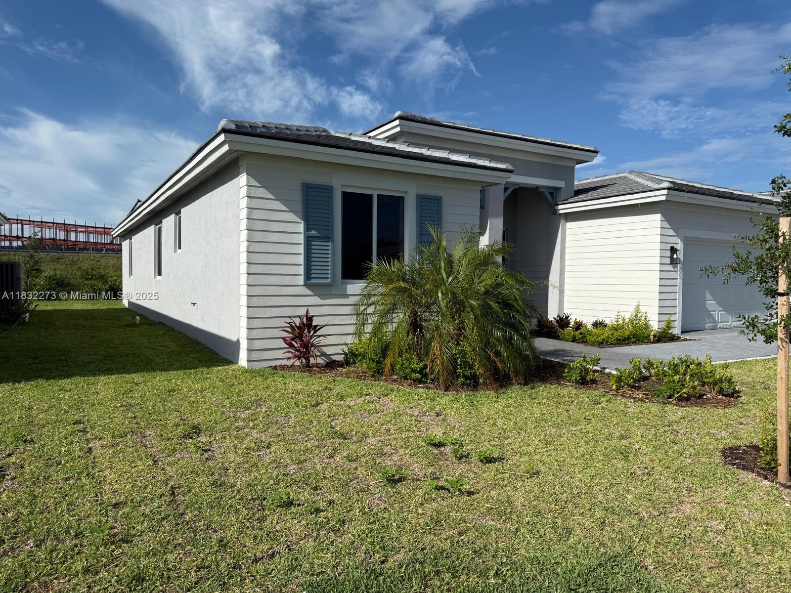 1884 NE 1st St, Homestead, FL, 33033/$659,900 2 1884 NE 1st St
