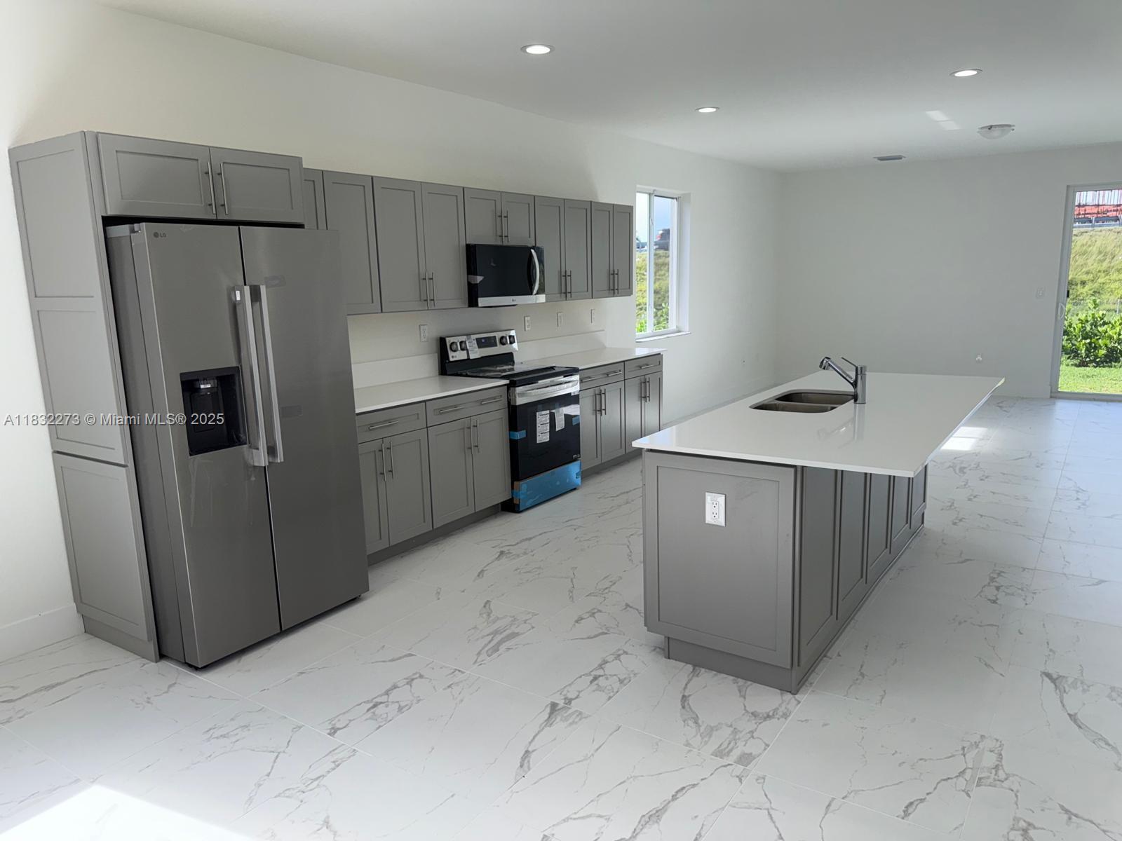 1884 NE 1st St, Homestead, FL, 33033/$659,900 4 1884 NE 1st St