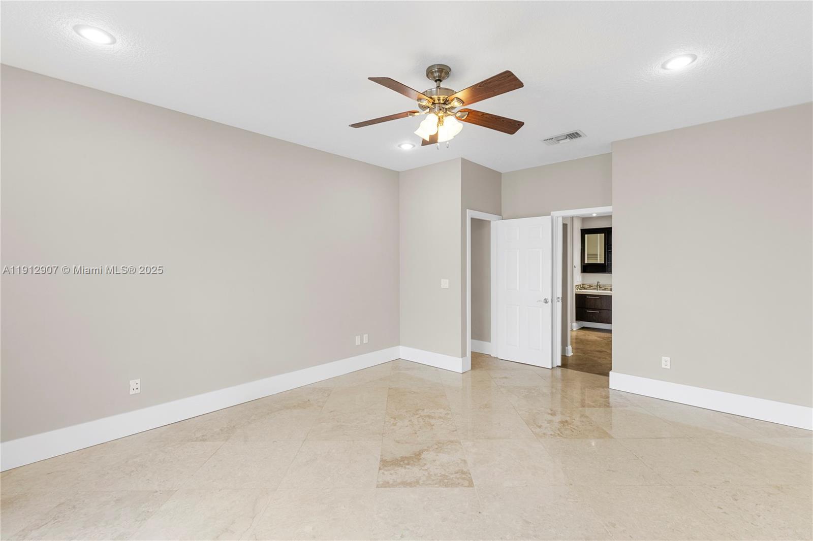 TOWNGATE - Residential Lease