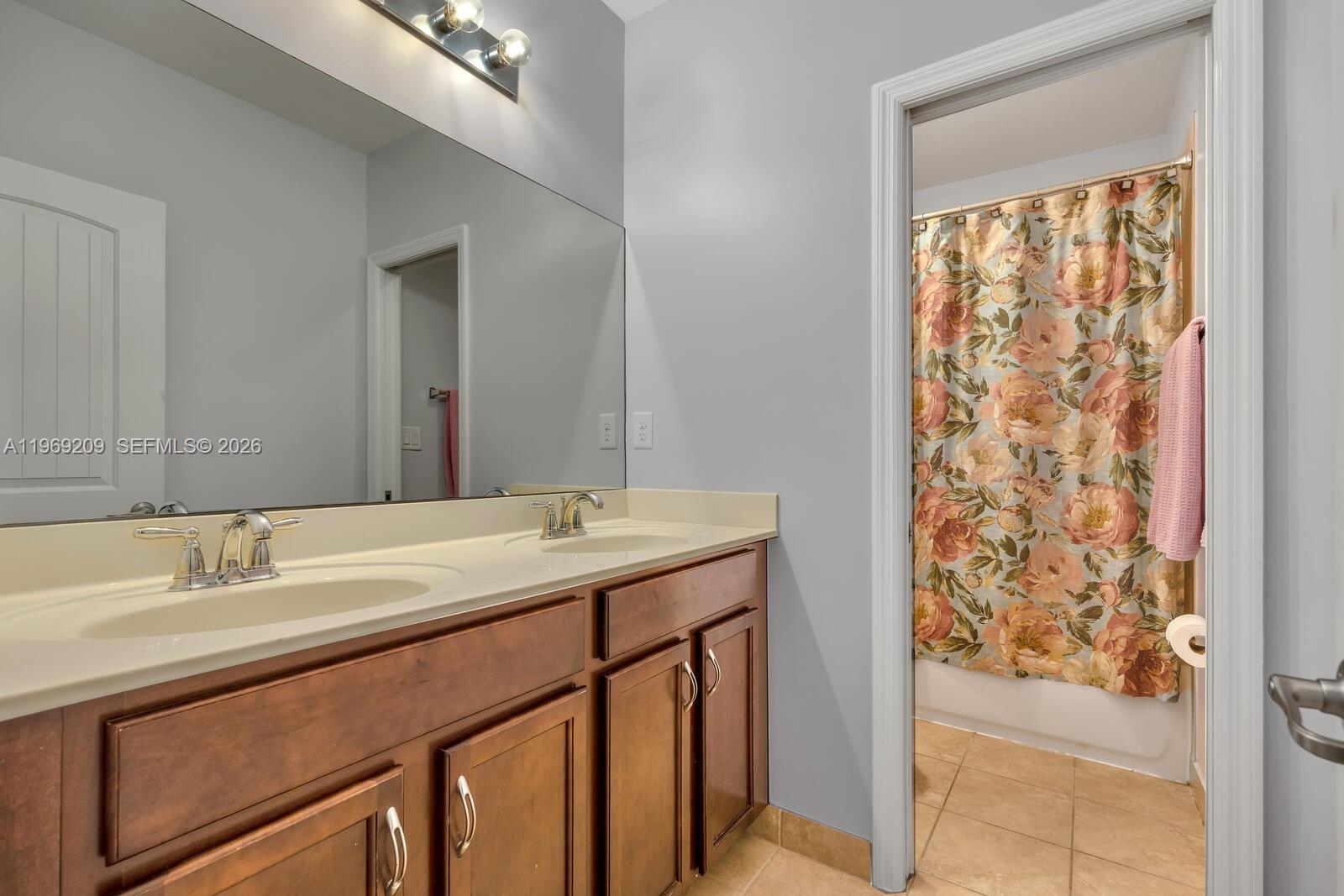 REDLAND REEF - Residential