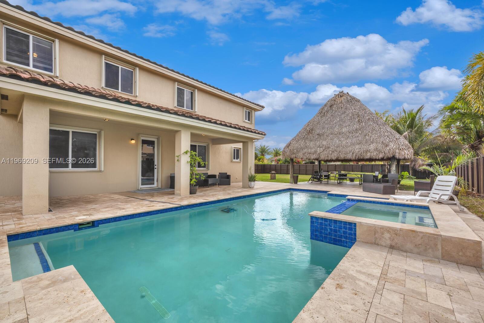 REDLAND REEF - Residential