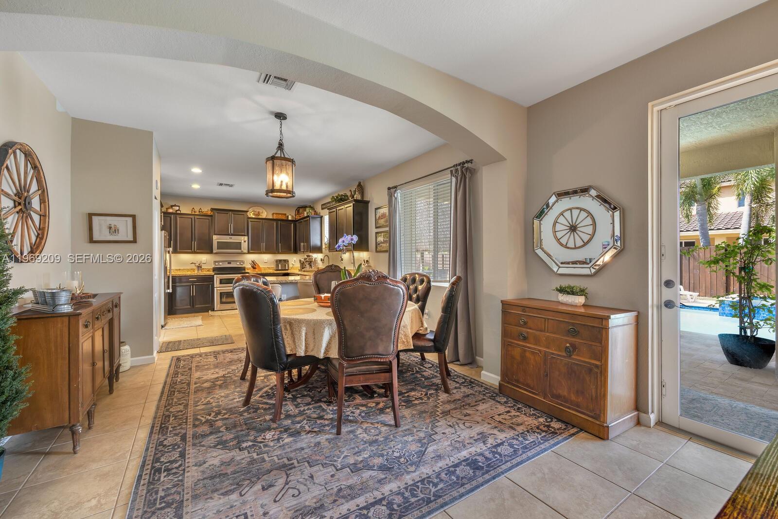 REDLAND REEF - Residential