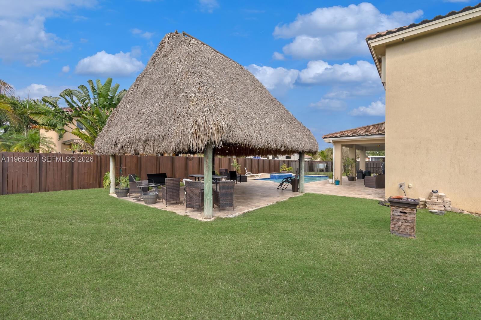 REDLAND REEF - Residential