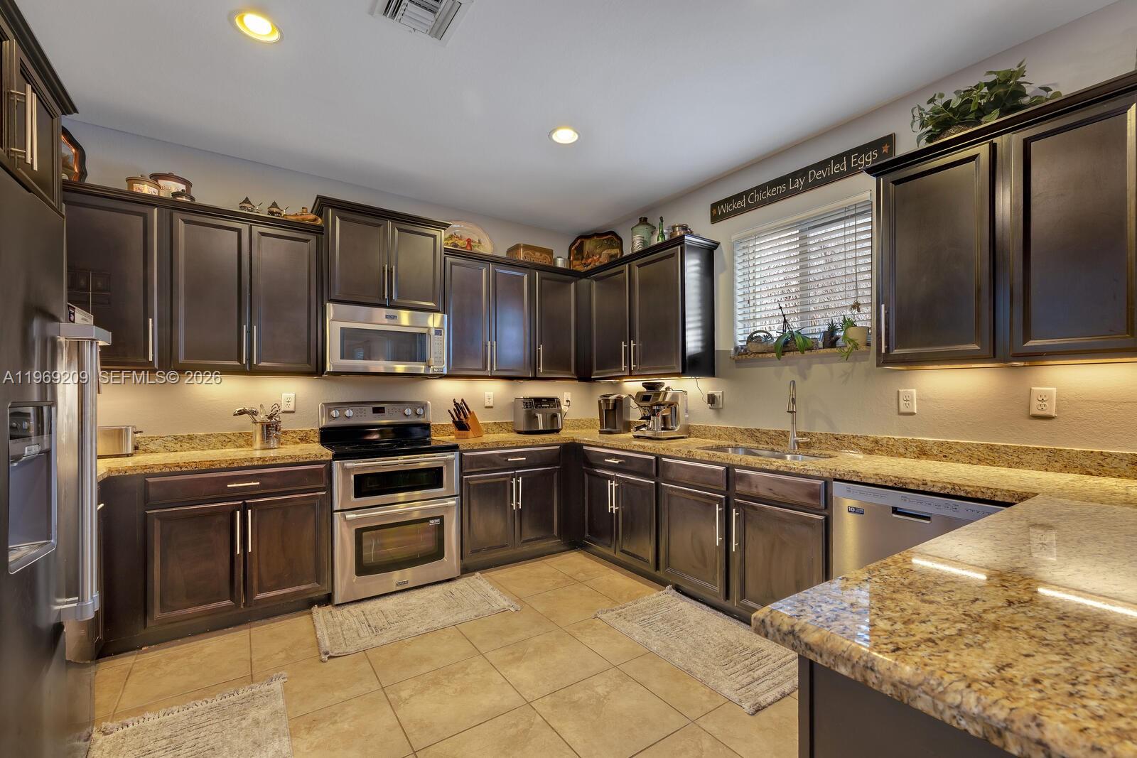 REDLAND REEF - Residential