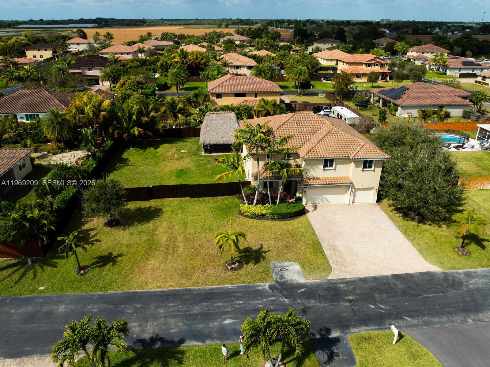 REDLAND REEF - Residential