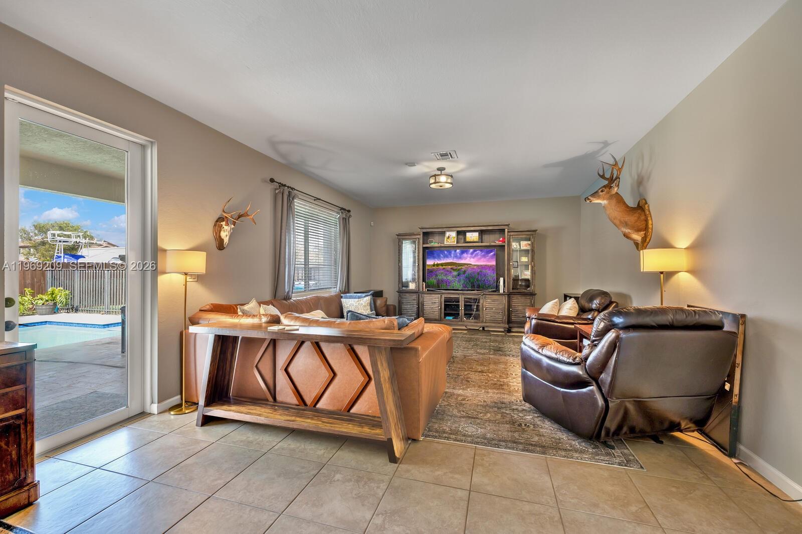 REDLAND REEF - Residential