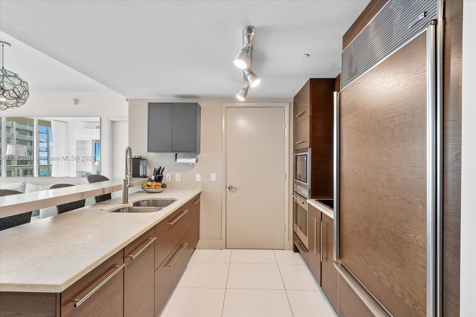 ICONBRICKELL CONDO NO 1 - Residential