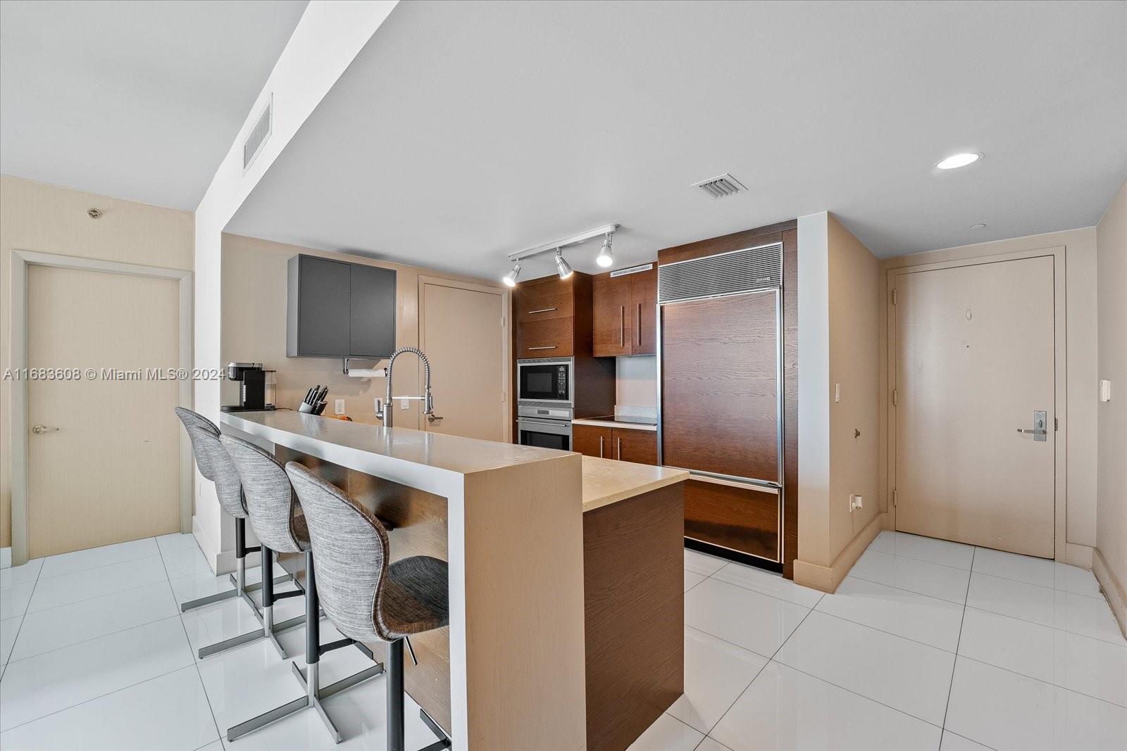 ICONBRICKELL CONDO NO 1 - Residential