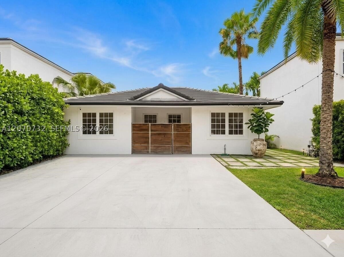 2558 NE 206th Ter