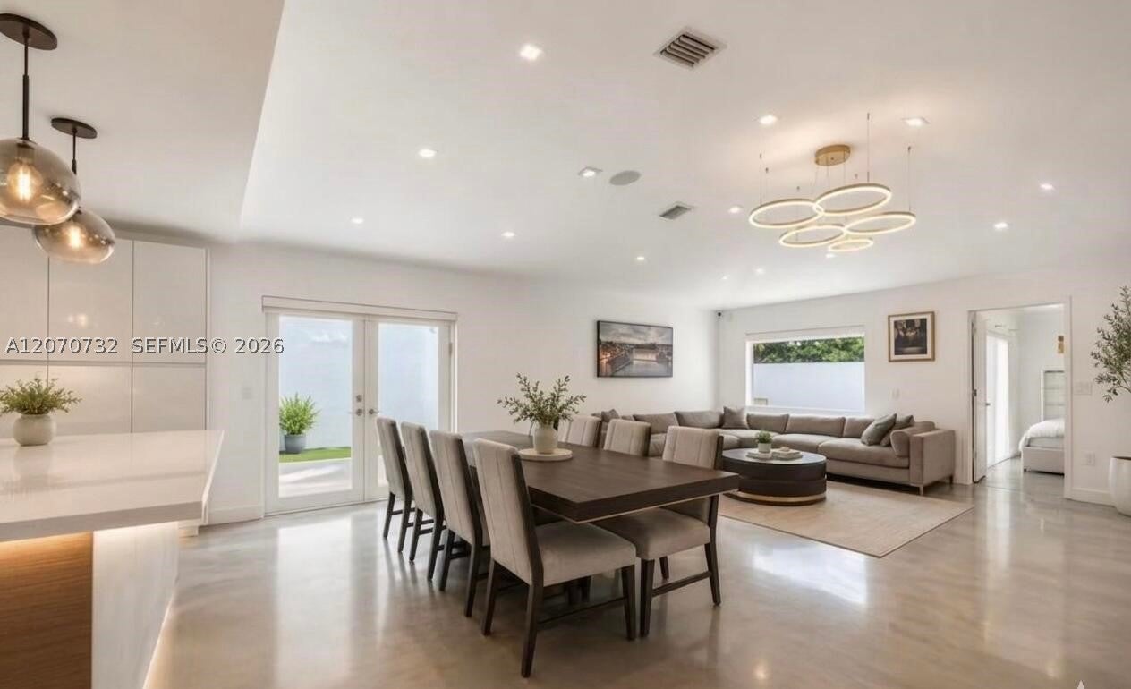 2558 NE 206th Ter