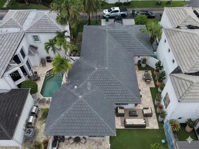 2558 NE 206th Ter