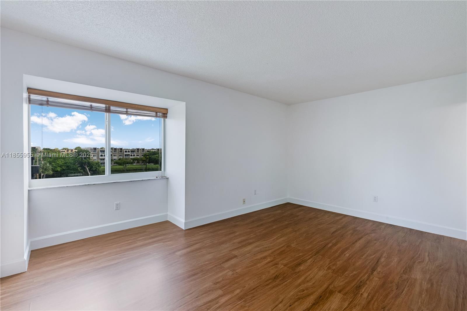 KINGS CREEK SO CONDO - Residential