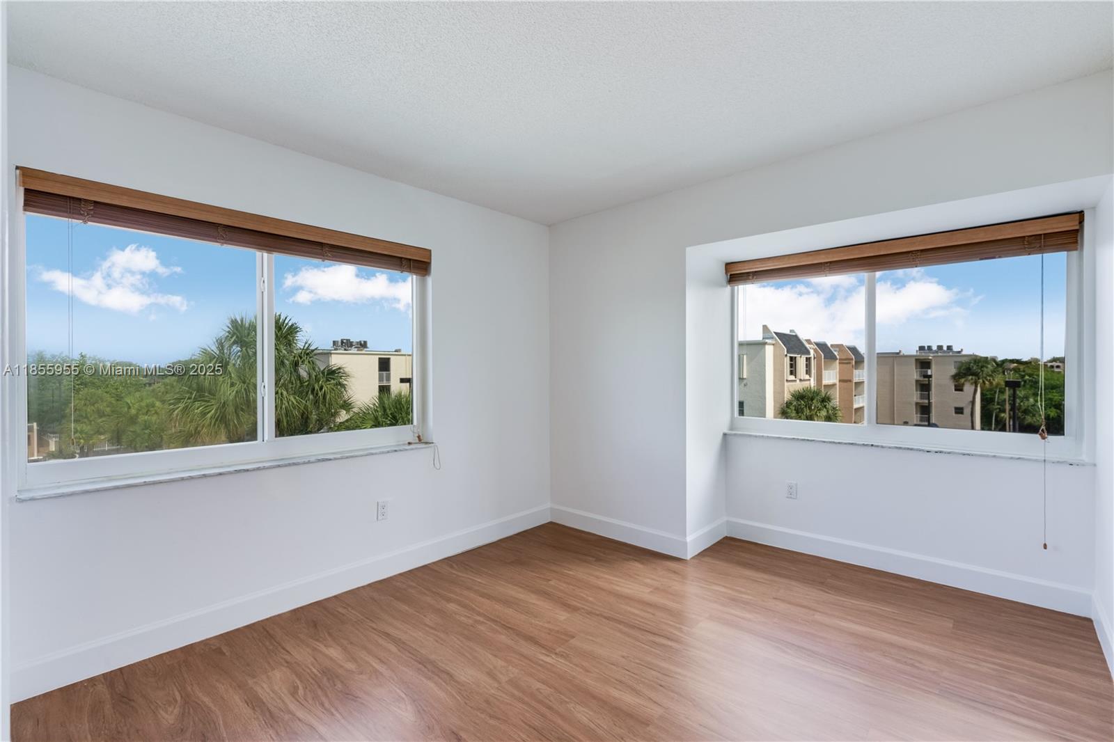 KINGS CREEK SO CONDO - Residential