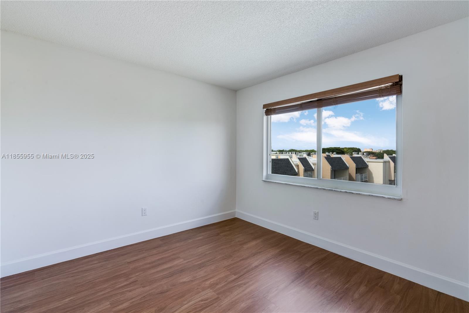 KINGS CREEK SO CONDO - Residential