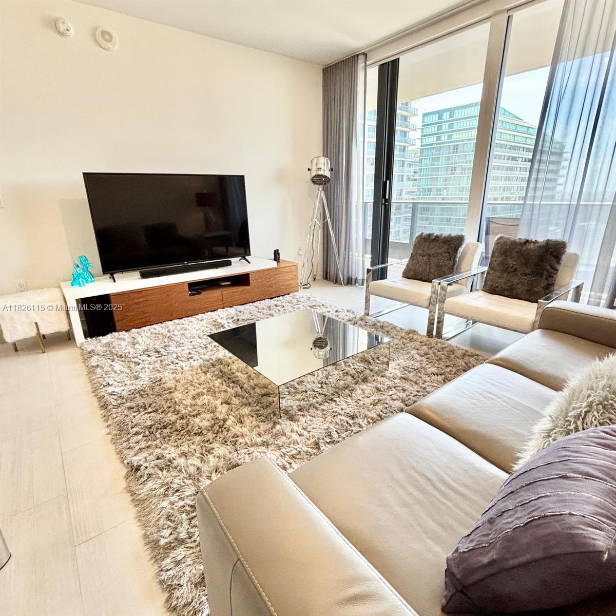 1000 Brickell Plz 3404