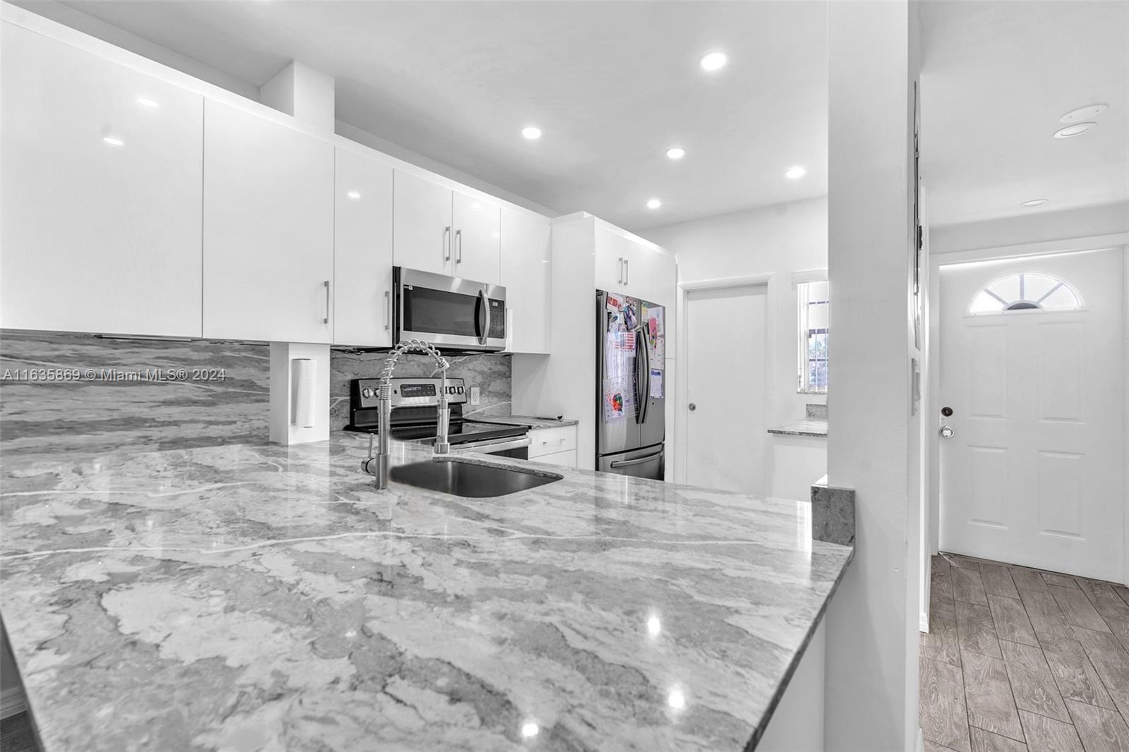 LUNA AT HOLLYWOOD CONDO I - Residential