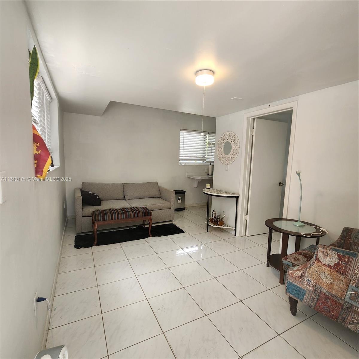 Find your oasis in Coral Gables. Near the Lowes Hotel, War Memorial and Coral Gables Library. Just 2 miles to the University of Miami Campus. Fully furnished and BRAND NEW BATHROOM!!