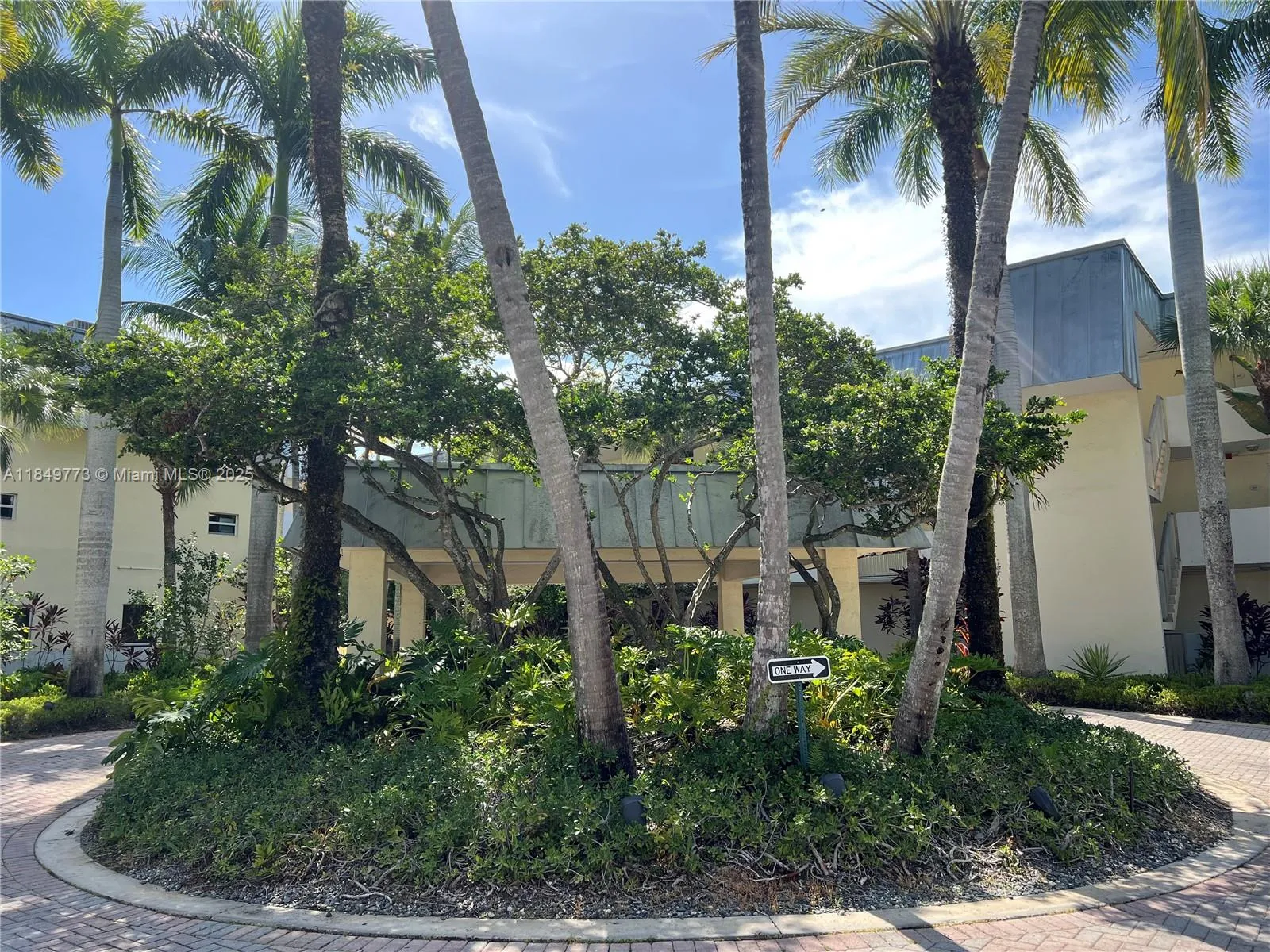 Pinecrest, Florida 33156, United States, 2 Bedrooms Bedrooms, ,2 BathroomsBathrooms,Residential,Active,210619