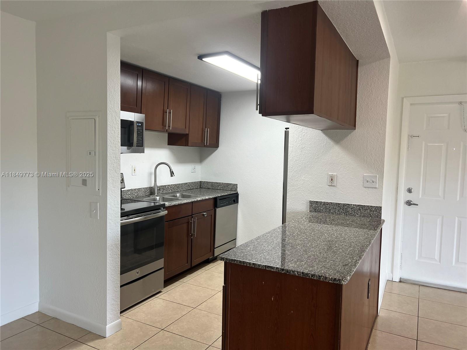 PALMS OF PINECREST CONDO - Residential Lease