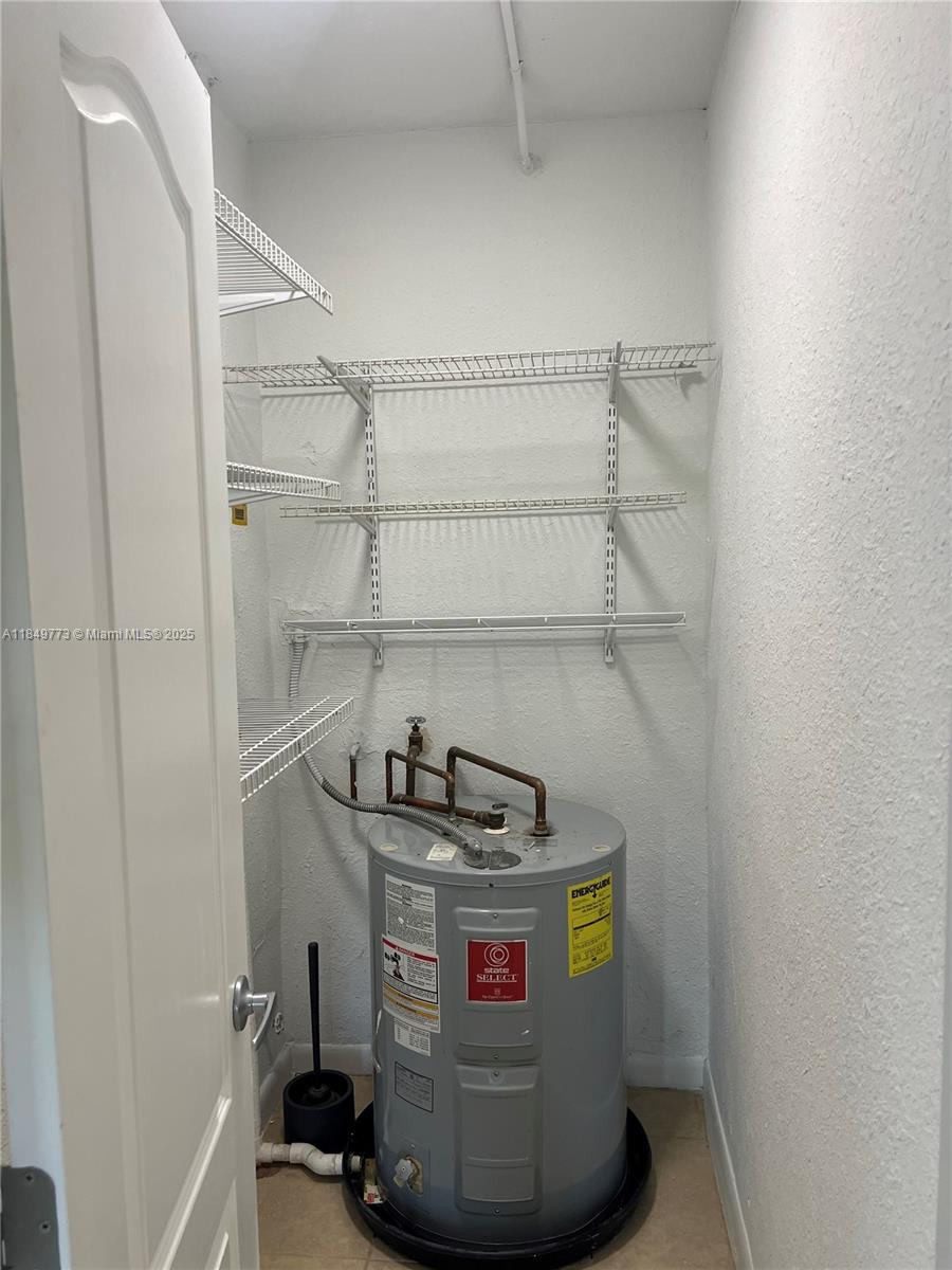 PALMS OF PINECREST CONDO - Residential Lease