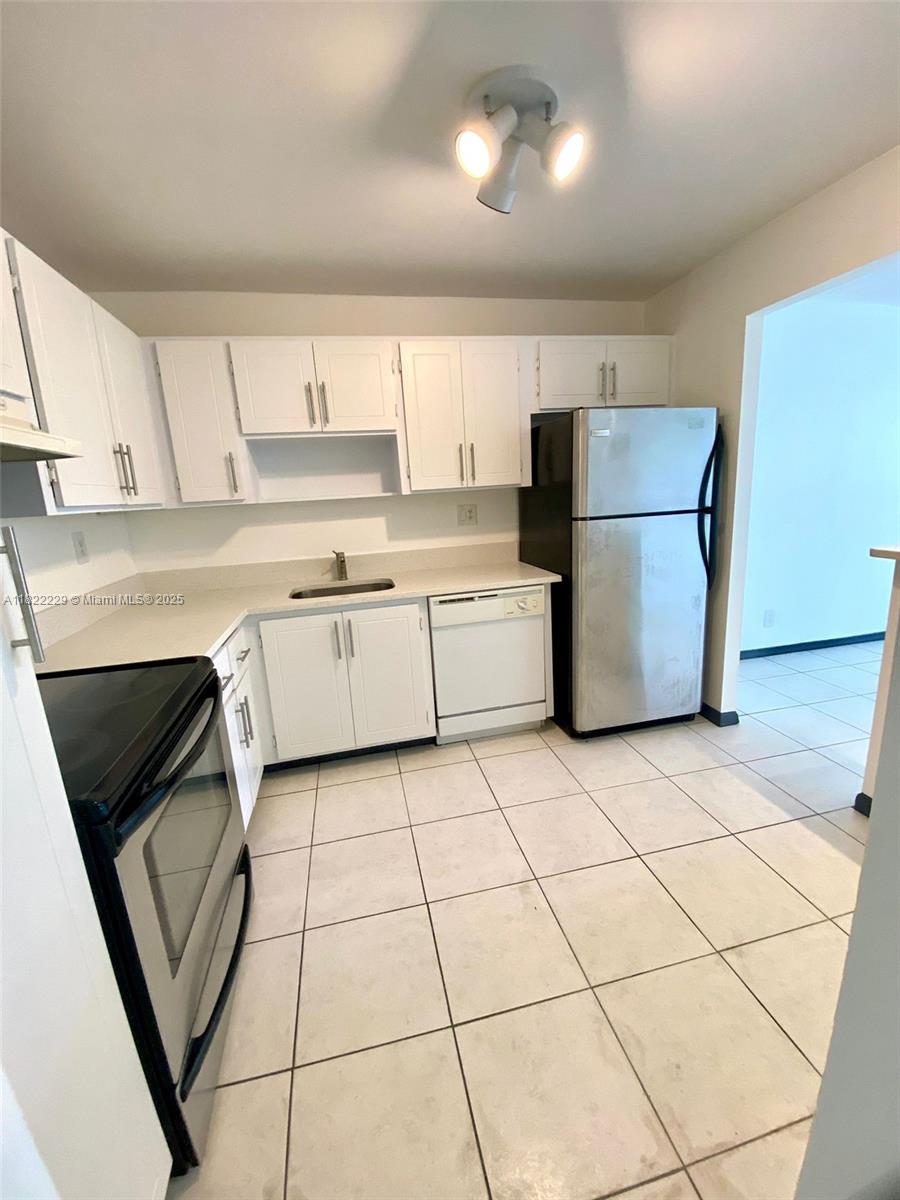Rental Property at 2781 Taft St 211, Hollywood, Broward County, Florida - Bedrooms: 1 
Bathrooms: 1  - $1,750 MO.