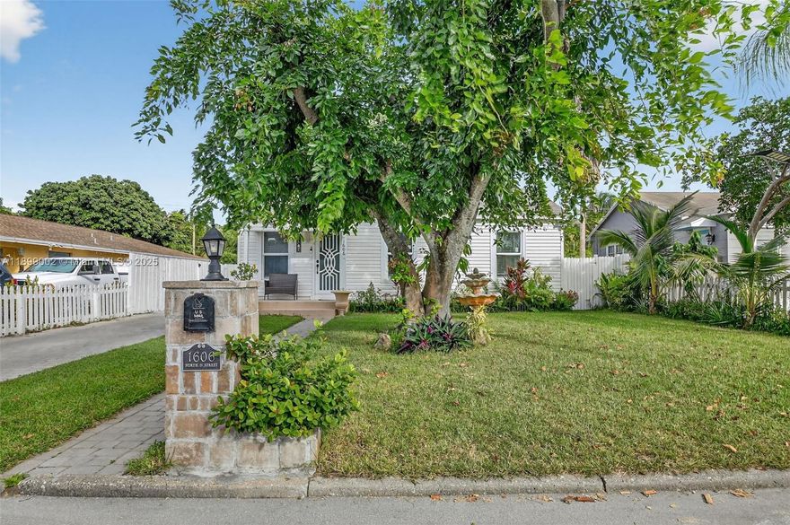 Beautiful completely remodeled 4/1 in Lake Worth Heights! The home features an updated kitchen with solid wood white shaker style cabinetry, quartz counter tops, custom back splash, and high end stainless appliances. The oak floors have been professionally restored and luxury vinyl plank flooring was installed in the remainder of the home.
The property has a separated Master bedroom as well as a bathroom that has been professionally remodeled with everything from exterior to trim to ceiling being professionally repainted. New Shingle Roof was Installed in (2020) and the HVAC is a (2019) Trane unit. Exterior Renovations have been made to create an enclosed Hosting/Outside Bar & Grill space for your family as well a professionally installed above ground pool with a fully refinished fence.