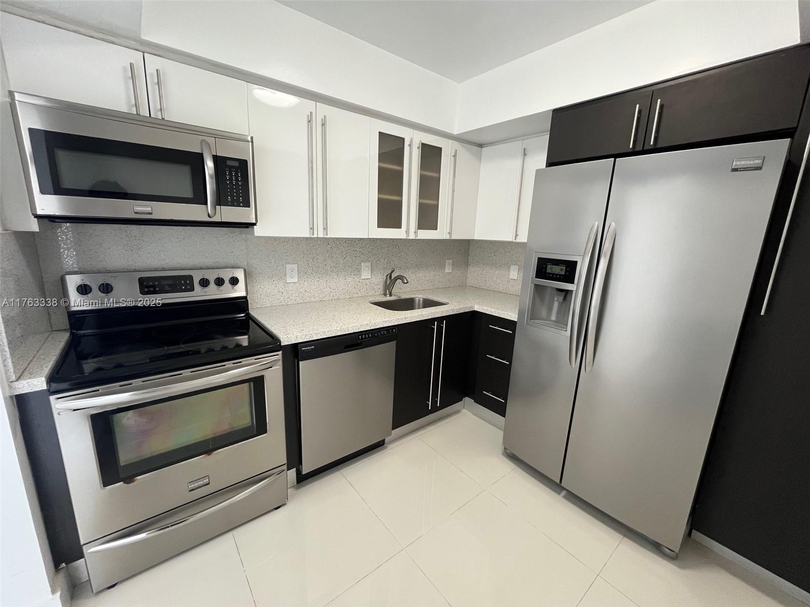 Rental Property at 20505 E Country Club Dr 2132, Aventura, Miami-Dade County, Florida - Bedrooms: 2 
Bathrooms: 2  - $3,000 MO.