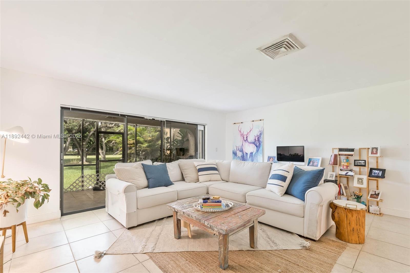 COSTA DEL SOL CONDO NO 3 - Residential
