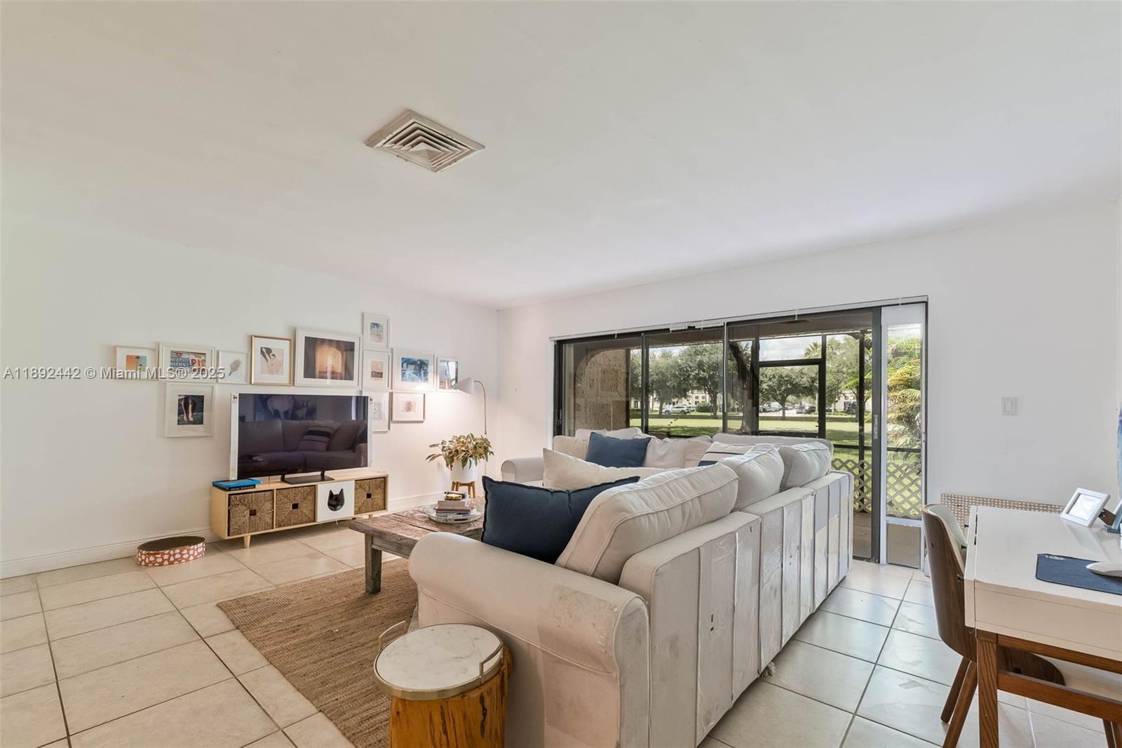 COSTA DEL SOL CONDO NO 3 - Residential