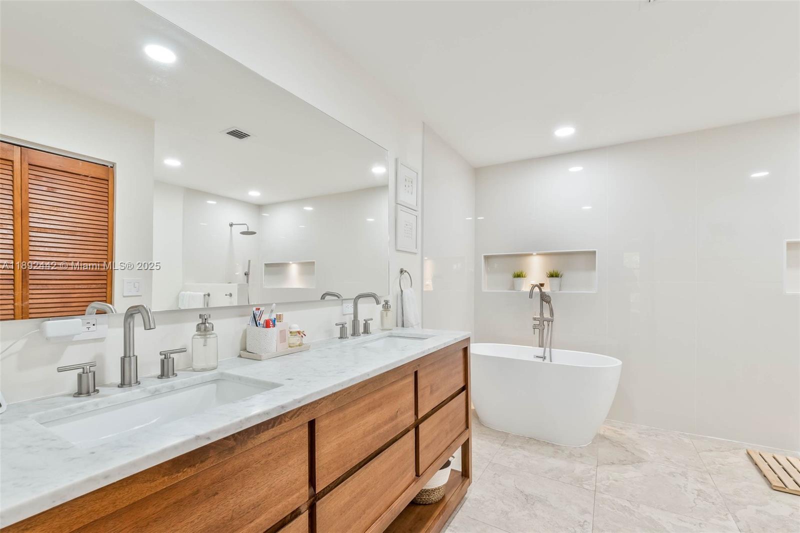 COSTA DEL SOL CONDO NO 3 - Residential