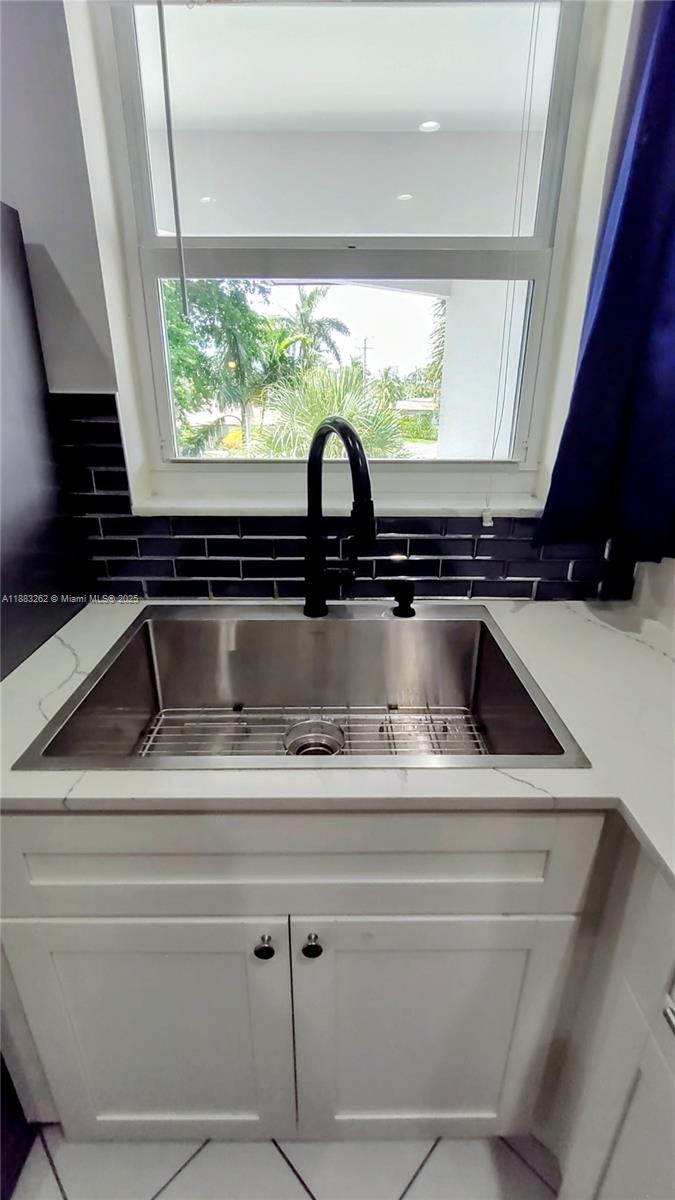 PARADISE VILLAS CONDO - Residential Lease