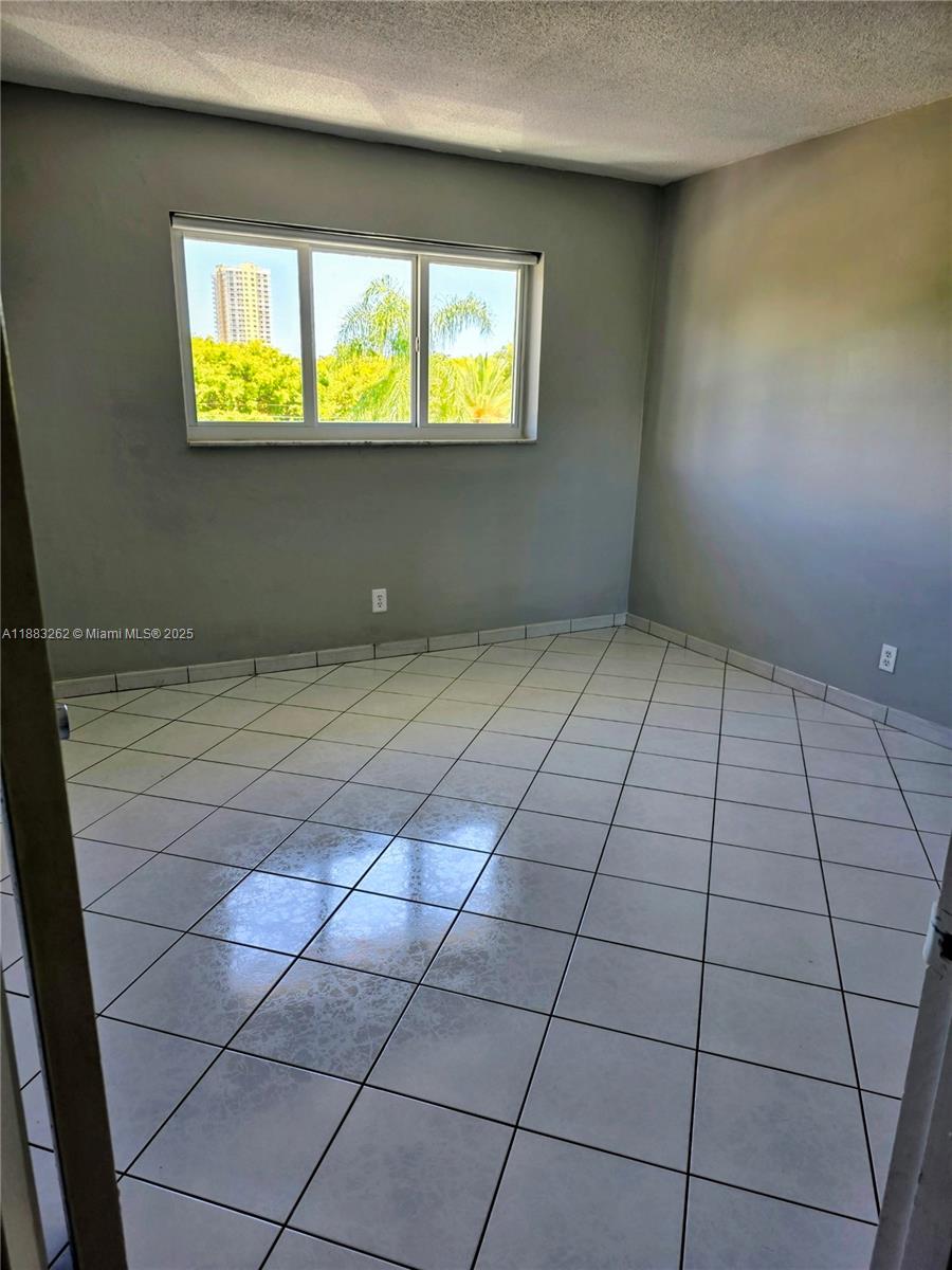 PARADISE VILLAS CONDO - Residential Lease