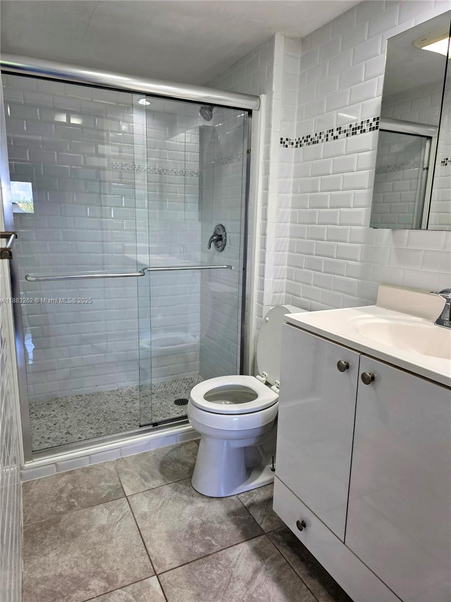 PARADISE VILLAS CONDO - Residential Lease
