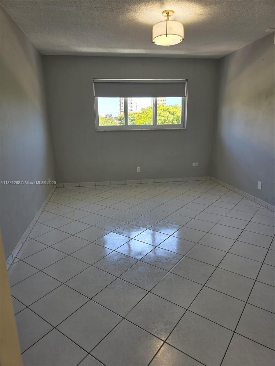 PARADISE VILLAS CONDO - Residential Lease