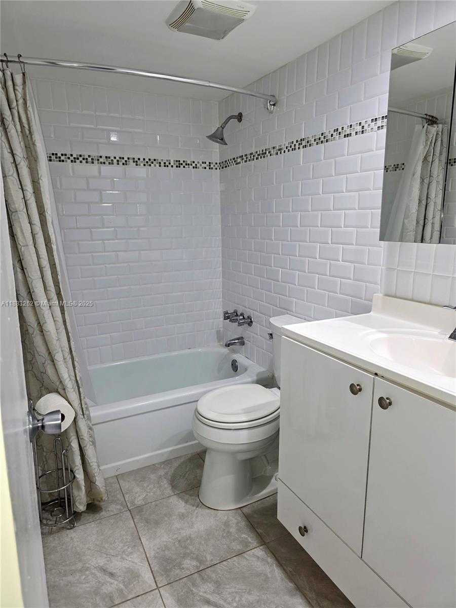 PARADISE VILLAS CONDO - Residential Lease