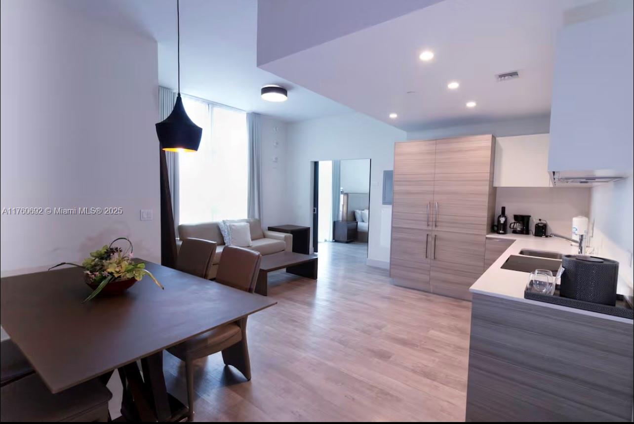 COSTA HOLLYWOOD CONDO - Residential