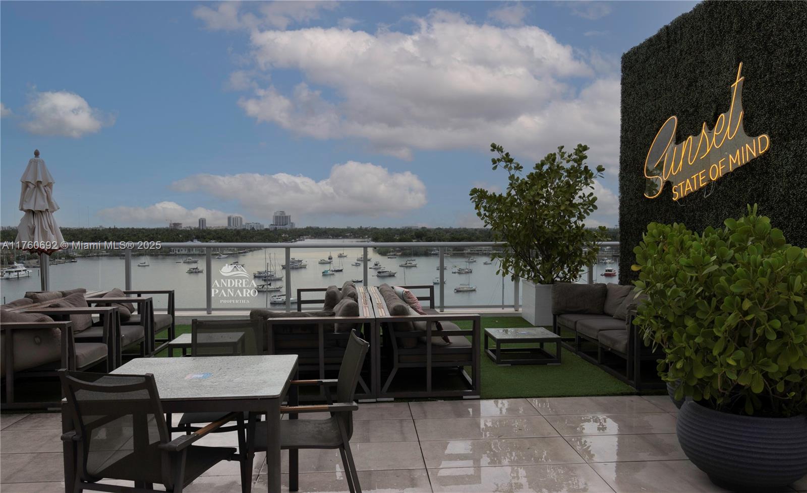 COSTA HOLLYWOOD CONDO - Residential