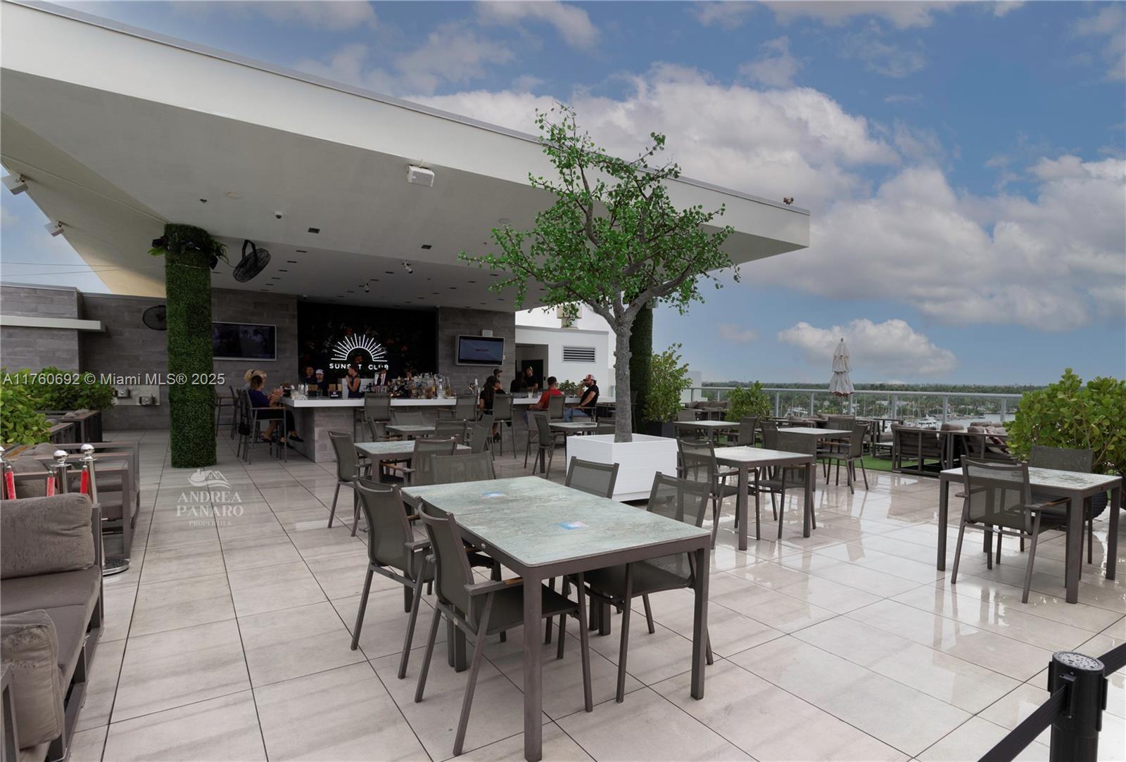 COSTA HOLLYWOOD CONDO - Residential