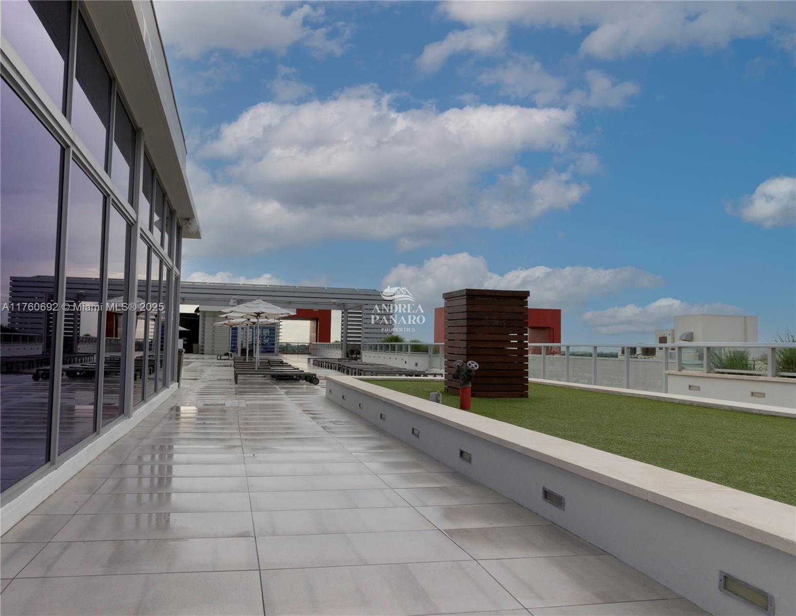 COSTA HOLLYWOOD CONDO - Residential