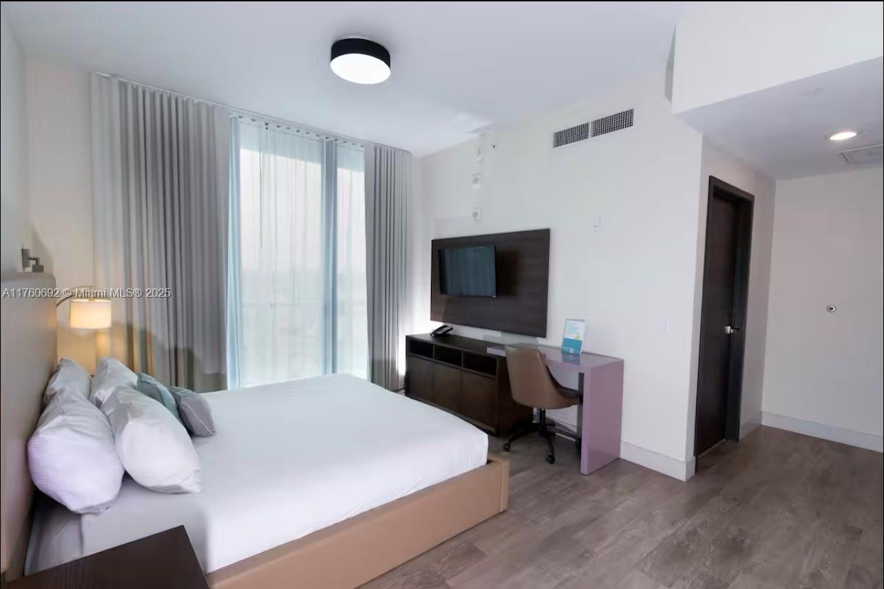 COSTA HOLLYWOOD CONDO - Residential