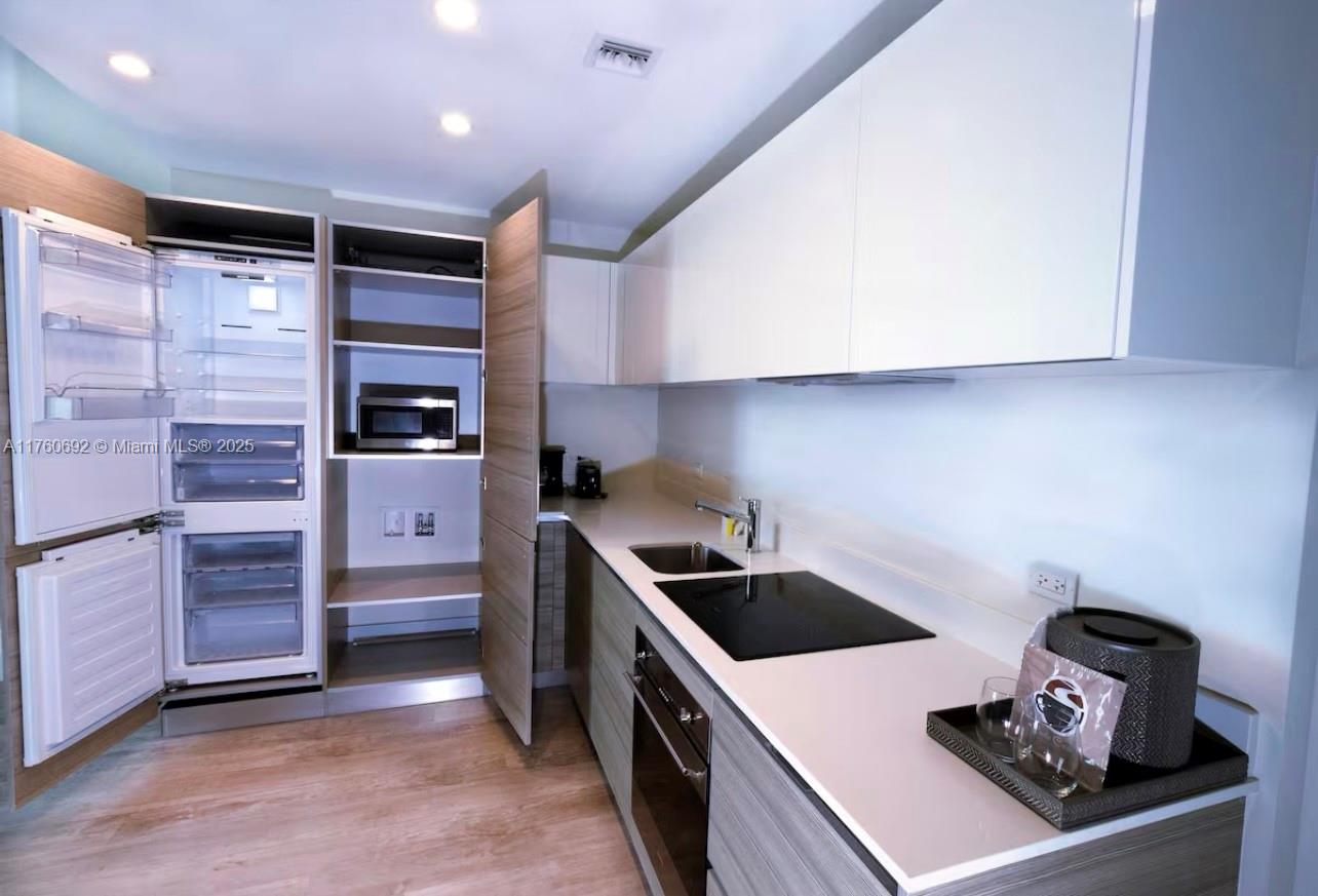 COSTA HOLLYWOOD CONDO - Residential