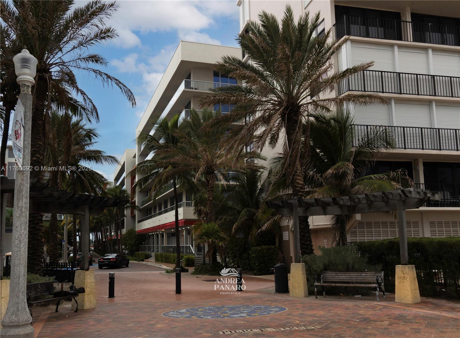 COSTA HOLLYWOOD CONDO - Residential