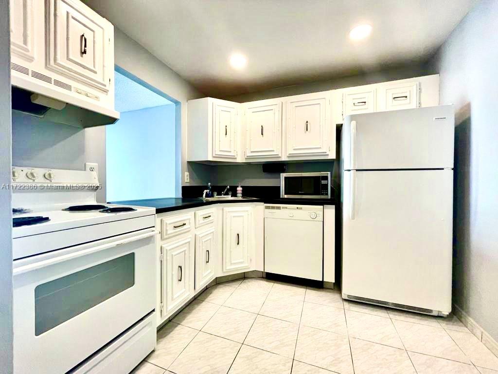 DESOTO PARK CONDO - Residential Lease