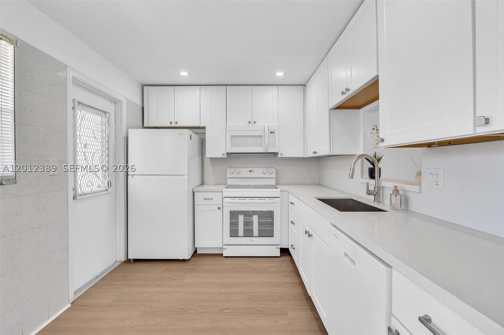 Photo of 218 NE 12th Ave #302, Hallandale Beach, FL 33009 (MLS # A12012389)