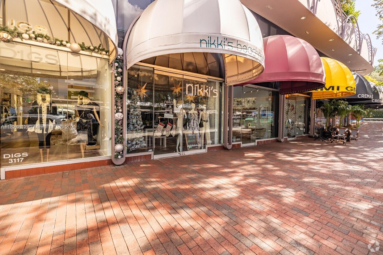Prime Retail Space in Coconut Grove – 485 SF on Commodore Plaza
Exceptional opportunity to lease 485 SF of prime retail space on the most desirable block in Coconut Grove — Commodore Plaza. This charming one-story storefront is ideally located next to Coconut Grove Realty and RedFarm, just steps from Crema, and directly across from Greenstreet Café and Bartaco. Excellent visibility, and a vibrant neighborhood setting make this a perfect spot for retail.
No food or restaurant use, please.