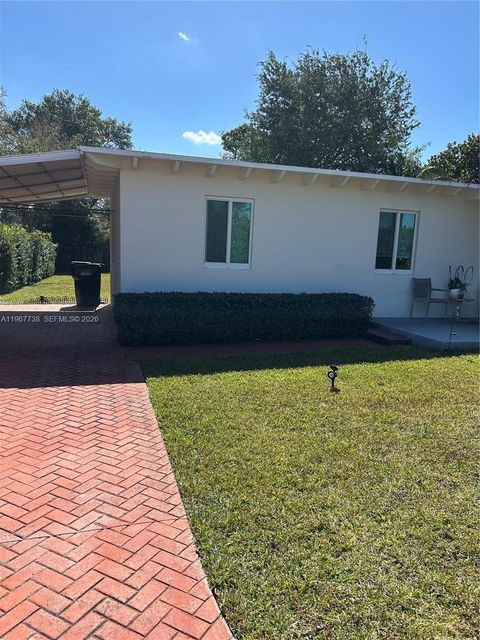 1560 NE 129th St North Miami FL 33161